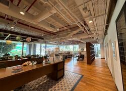 UE Square (D9), Office #497458921
